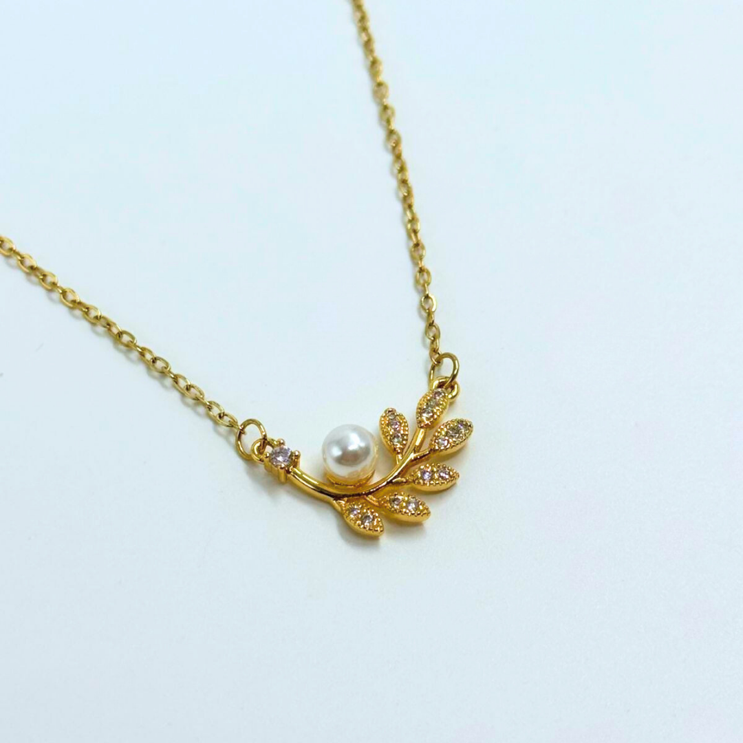 Pearl Laurel Necklace