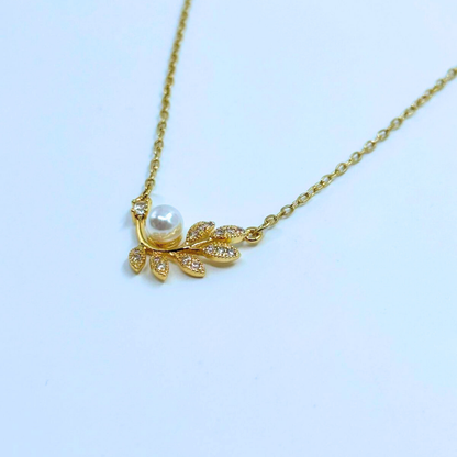 Pearl Laurel Necklace