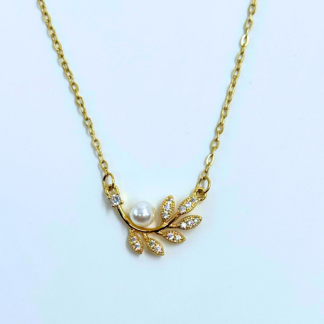 Pearl Laurel Necklace