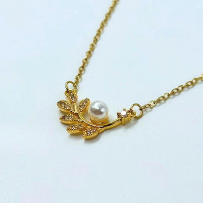 Pearl Laurel Necklace