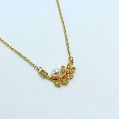 Pearl Laurel Necklace
